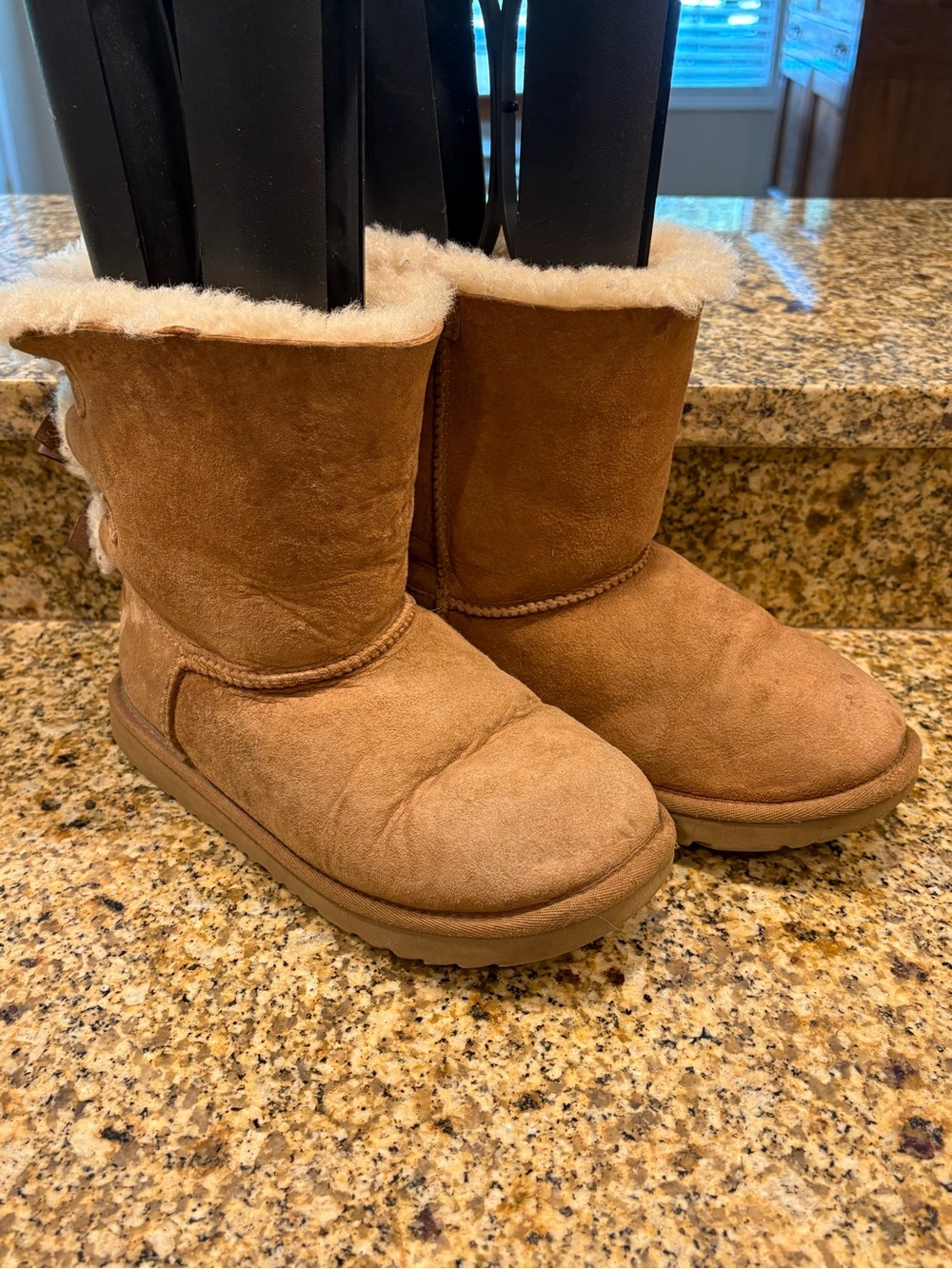 Women’s UGG Bailey Bow Boot In Chestnut Size 6